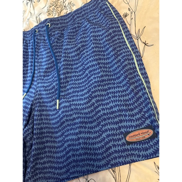 Vineyard Vines Men's Chappy 7" All‎ Over Blue Print Lined Swim Trunks, Large - Picture 2 of 6